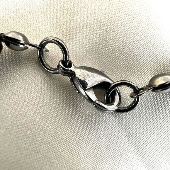 Black beaded necklace - Picture 4 of 8